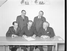 Signature du contrat de l'école polyvalente de Saint-Marc