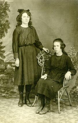 Gilberte et Cécile Vohl après le décès de leur frère Émilien