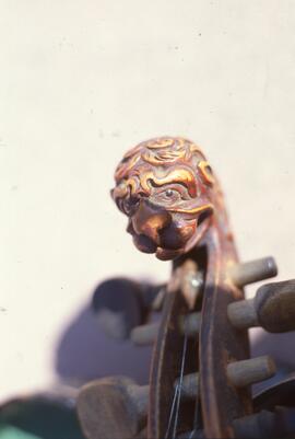 Violon dans sa boite - Laisser à la maison Déry par un Anglais
