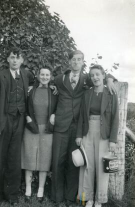 Deux hommes et deux femmes