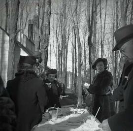 Partie de sucre avec Mlle Bailey et P Mathieu