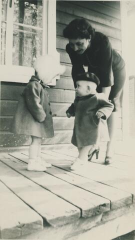 Mère avec ses enfants