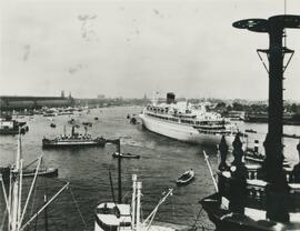 Le port avec le navire Oranje – Amsterdam