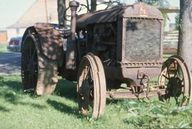 Tracteur M'Cormick Dering - Roues en métal