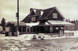 Gare de Shannon avec neige et clôture, Propriétaire original  Central Station MTL - Propriétaire actuel Canadian International - Nom de la bâtisse : Gare Valcartier