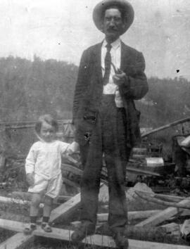 Perron J.N. et son petit-fils Paul-René Thibaudeau