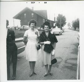 Claudine Vohl et Yvonne L’Écuyer au mariage de Raynald Vohl et Nicole Ouellette