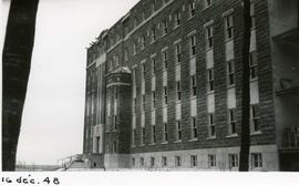 Vue de côté - Saint-Jacques de Montcalm - 16 décembre 1948 - 15 cm x 9 cm – n&b.