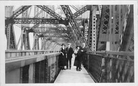 Photo de famille sur le pont de Québec