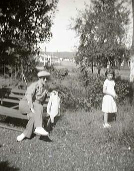 un homme avec un enfant