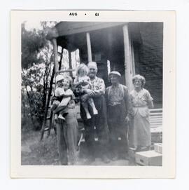 Sur l’île à Laurent, François et sa mère, Lucie et son grand-oncle Oscar, puis Édouard & Bernadette