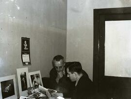 Martel,JB avec Alcide - Premier chèque recu pour la photo moderne au Soleil - 69 Artillerie Québec