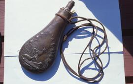 Poudrière en cuivre avec mesure pour chargé fusil à poudre