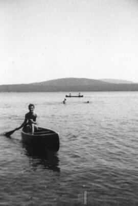 Homme dans une barque