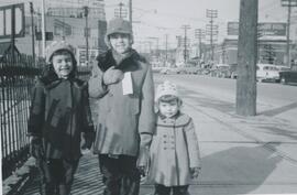 Enfants sur un trottoir