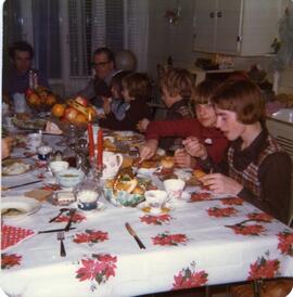 Souper du Jour de l’an chez Adrien Vohl et Yvonne L’Écuyer