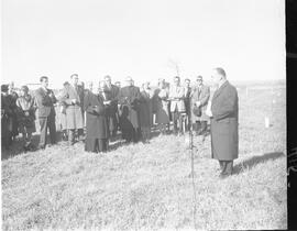Bénédiction des travaux de l'école de Saint-Casimir "Première pelletée de terre"