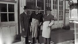 Trois hommes à l’extérieur