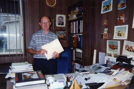 Claudine Vohl jouant l’orgue à l’église de St-Marc-des-Carrières
