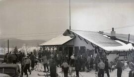 Avec M Feeney et Ernest Meunier