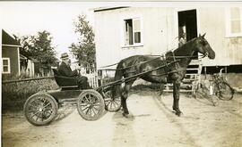 Fortunat Vohl et son petit-fils Bernard en carriole