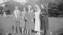 Quatre femmes et deux hommes