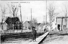 Rue Principale - trottoir de bois - cheval devant magasin