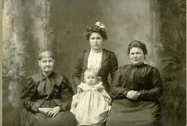 Marcelline Paquin, Philomène Dufresne, Marie Paquin et Marie Germaine (enfant)