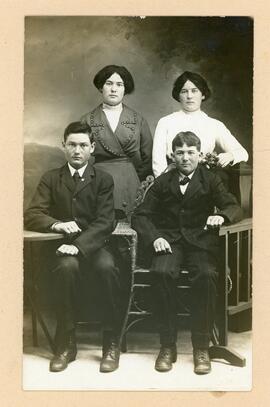 Enfants de Théodule Bertrand et Élise Perron : Alberta, Bernadette, Oscar & Adrien Bertrand