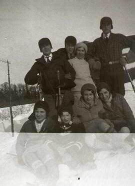 Huit personnes inconnues en hiver