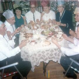 Réveillon de Noël à la table à manger