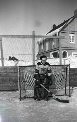 Homme inconnu habillé en gardien de but