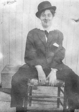 Jeune homme avec un chapeau
