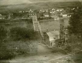 Prise du pont du haut du clocher - St-Casimir - n&b.
