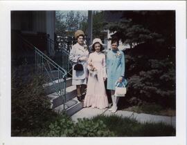 Yvonne L’Écuyer, Sylvie Vohl et Claudine Vohl à l’occasion du mariage de Sylvie