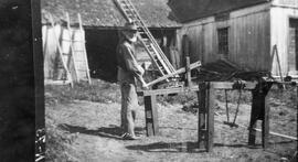 Homme au travail