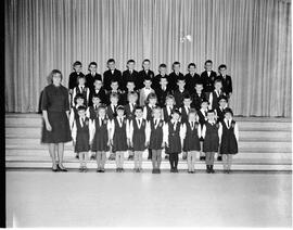 Groupe des élèves du couvent de Portneuf