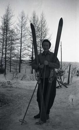 Vachon Irène avec ses skis