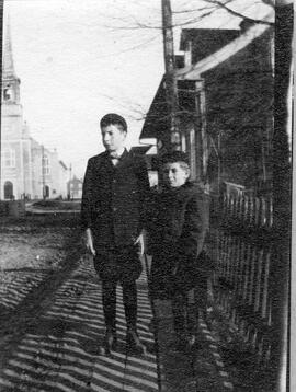 Deux jeunes enfants