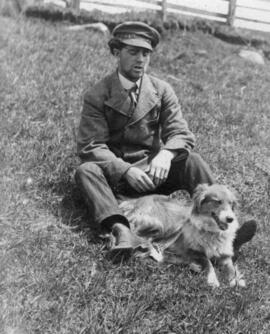 Un homme avec son chien