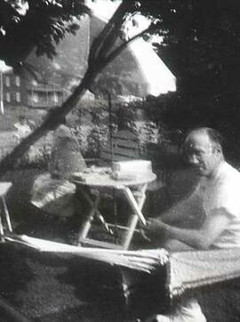 Un homme à l'extérieur