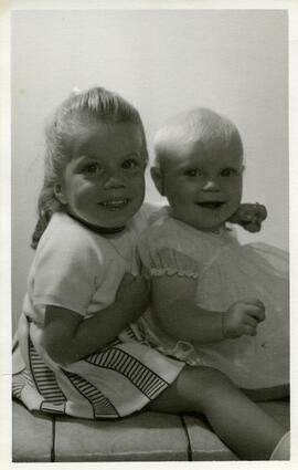 Lyne et Édith Arcand (filles d’Irma Vohl)