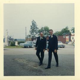 Adrien et Rémy Vohl la journée de son mariage sur la rue St-Gilbert