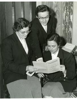 les 3 oblats - 2e départ Laos – milieu Yollande Foley