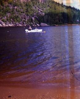 Un bateau sur le lac