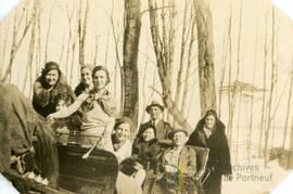 Groupe de personnes en traîneau