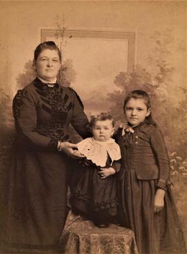 Célina Dufresne (Épouse de Joseph Belisle) avec enfant et bébé