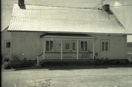 Madame R. Therrien – Propriétaire original M Coté – Laurent Therrien (forgeron) marié a Alice Côté (sa fille Madeleine a tenu maison d’accueil pour handicapés légers) - Rue principale - Lot 113