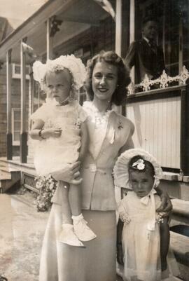 Rollande et les deux jumelles