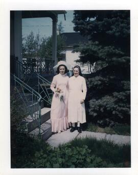 Sylvie Vohl et sa cousine Simone Petitclerc au mariage de Sylvie chez ses parents